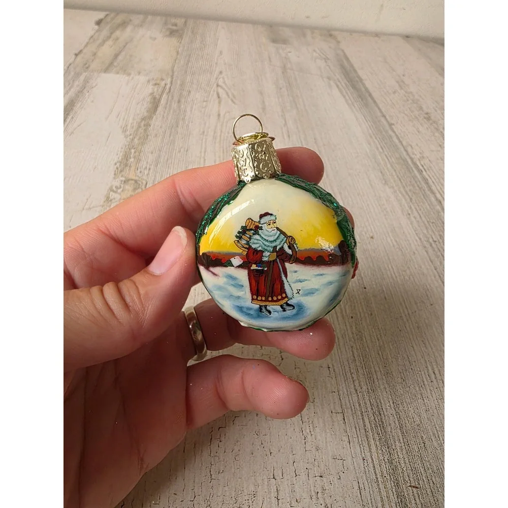 OWC old world Santa scene medallion mini glass ornament Xmas tree